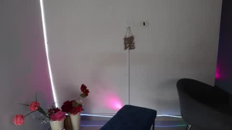 Anastasia Vahos online show from 02-18-25, 09:20