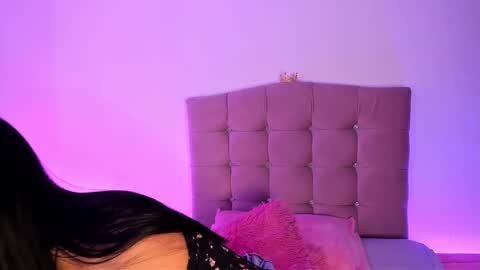 Snapshot of _valediaz__ chatting on 12-23-25, 02:53 Vale online show from 12-23-25, 02:53