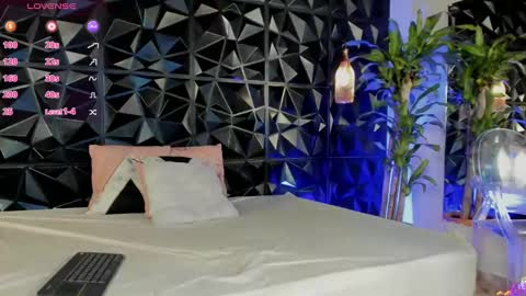 Snapshot of _valentina_69 chatting on 01-11-25, 12:33 _valentina_69 online show from 01-11-25, 12:33