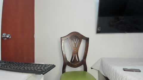 Snapshot of _valentina_69 chatting on 06-07-26, 12:15 _valentina_69 online show from 06-07-26, 12:15