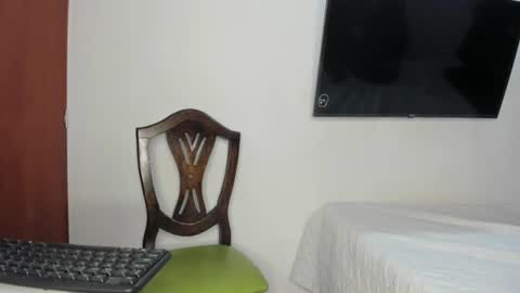 Snapshot of _valentina_69 chatting on 06-11-26, 12:32 _valentina_69 online show from 06-11-26, 12:32