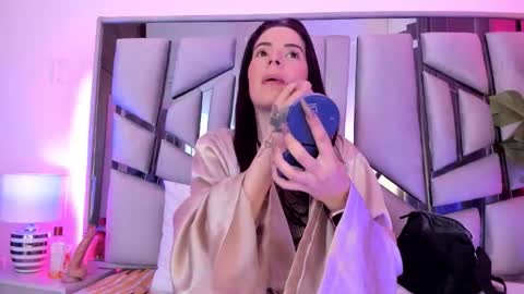 _valeria_saenz_ online show from 11-04-25, 02:43