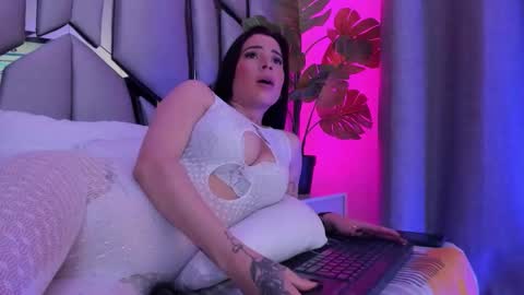 _valeria_saenz_ online show from 11-21-25, 03:49