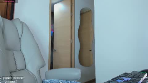 Snapshot of _veenus chatting on 06-18-26, 12:00 stephany online show from 06-18-26, 12:00
