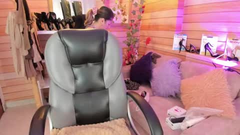 Snapshot of _victoria_collins chatting on 06-22-26, 10:56 Sol online show from 06-22-26, 10:56