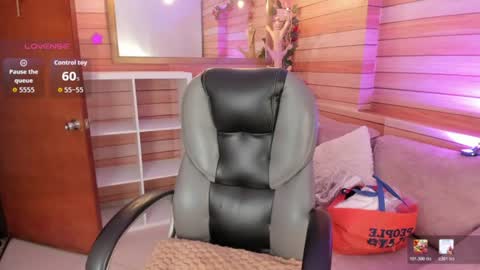 Snapshot of _victoria_collins chatting on 06-27-26, 10:20 Sol online show from 06-27-26, 10:20