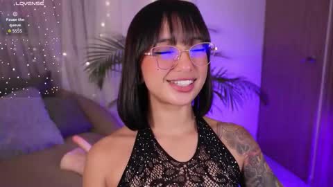 Snapshot of _victoria_florez chatting on 10-15-25, 01:17 VICTORIA online show from 10-15-25, 01:17