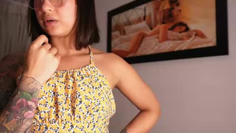 Snapshot of _victoria_florez chatting on 04-13-26, 01:33 VICTORIA online show from 04-13-26, 01:33