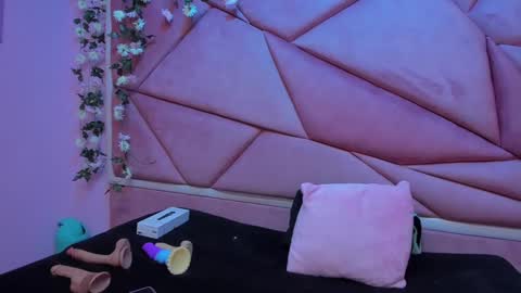 Snapshot of _victoriaboobs chatting on 11-05-25, 08:20 _victoriaboobs online show from 11-05-25, 08:20