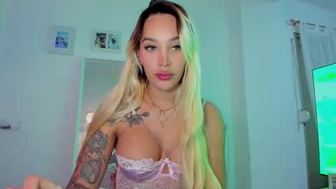 Snapshot of _viioletweekend_ chatting on 12-21-25, 07:32 online show from 12-21-25, 07:32