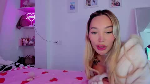 Snapshot of _viioletweekend_ chatting on 01-07-26, 08:11 online show from 01-07-26, 08:11