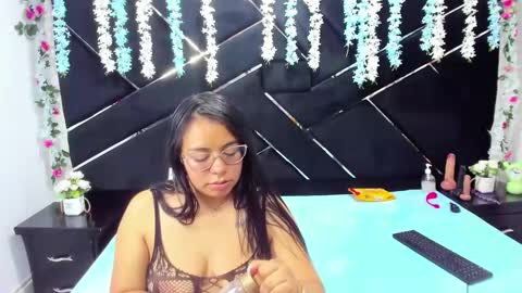 _violeta18_ online show from 12-04-25, 04:00