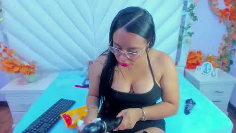 _violeta18_ online show from 12-05-25, 03:37