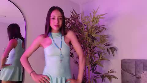 Snapshot of _violeta_owo_ chatting on 09-09-25, 12:15 Evelyn online show from 09-09-25, 12:15