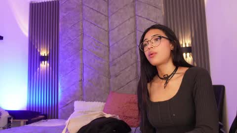Snapshot of _viollettenoir_ chatting on 05-16-26, 07:56 online show from 05-16-26, 07:56