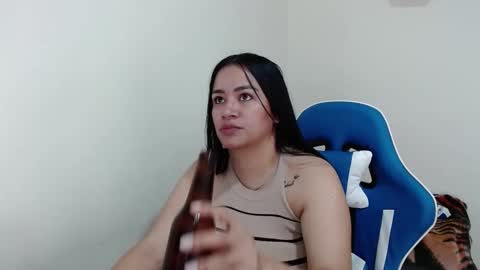 Snapshot of _vitoria1 chatting on 01-01-25, 01:47 Victoria online show from 01-01-25, 01:47
