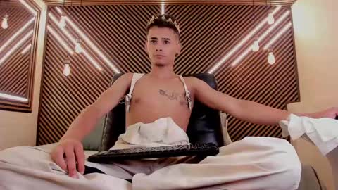 Snapshot of _white_fox_ chatting on 02-11-25, 04:33 white fox online show from 02-11-25, 04:33