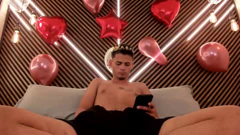 Snapshot of _white_fox_ chatting on 02-15-25, 12:22 white fox online show from 02-15-25, 12:22