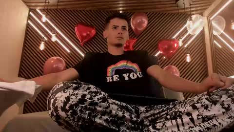 Snapshot of _white_fox_ chatting on 02-18-25, 03:31 white fox online show from 02-18-25, 03:31