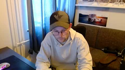 Snapshot of _whoisthatguy_ chatting on 06-07-26, 12:42 _whoisthatguy_ online show from 06-07-26, 12:42