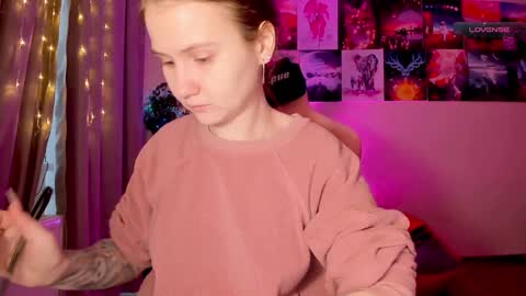 Snapshot of _witch__ chatting on 02-02-25, 08:57 Enni online show from 02-02-25, 08:57