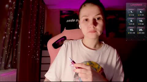 Snapshot of _witch__ chatting on 02-27-25, 07:55 Enni online show from 02-27-25, 07:55