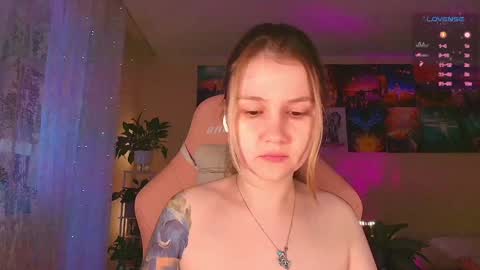 Snapshot of _witch__ chatting on 11-06-25, 07:31 Enni online show from 11-06-25, 07:31