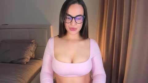 Snapshot of _worlin_ chatting on 10-12-25, 10:03 Nika online show from 10-12-25, 10:03