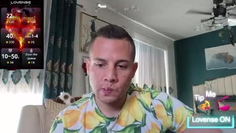 Snapshot of _xsebxx chatting on 05-12-26, 05:21 Sebastian online show from 05-12-26, 05:21