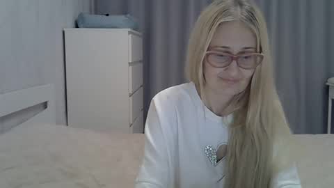 _xsharonx_ online show from 01-11-25, 05:51