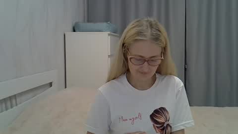 _xsharonx_ online show from 01-12-25, 06:05