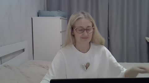 _xsharonx_ online show from 01-22-25, 05:49