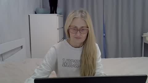 _xsharonx_ online show from 02-02-25, 02:02