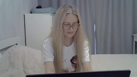 _xsharonx_ online show from 02-06-25, 12:05