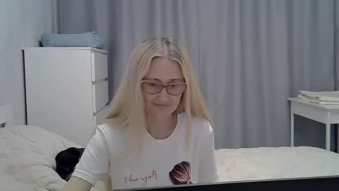 _xsharonx_ online show from 02-07-25, 02:15