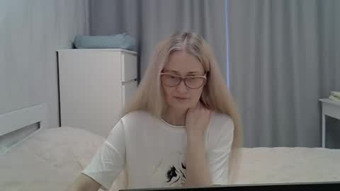 _xsharonx_ online show from 02-08-25, 12:17