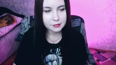 Snapshot of _yourfaifu_ chatting on 10-20-25, 07:36 Mia online show from 10-20-25, 07:36
