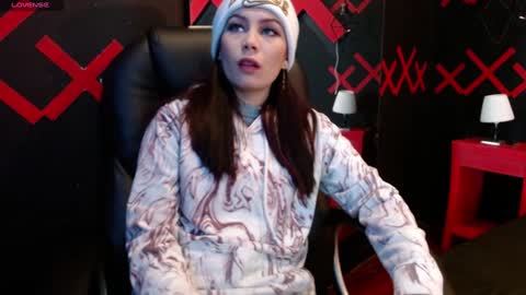 Yuyi online show from 01-22-25, 11:12