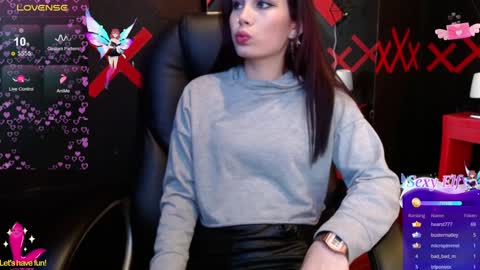 Yuyi online show from 01-22-25, 05:17