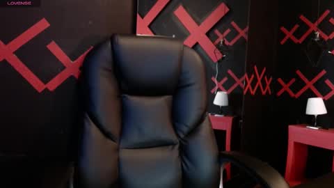 Yuyi online show from 02-11-25, 11:10