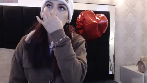 Yuyi online show from 02-16-25, 11:16