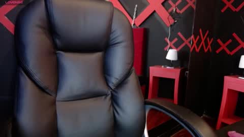 Yuyi online show from 02-18-25, 02:16