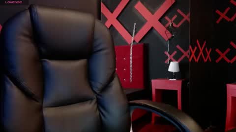 Yuyi online show from 03-07-25, 11:07