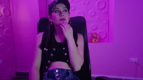 Yuyi online show from 11-10-25, 12:26