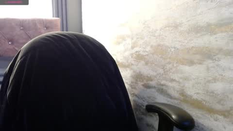 Yuyi online show from 03-01-26, 11:45