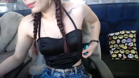 Snapshot of _yuyi chatting on 07-24-26, 11:52 Yuyi online show from 07-24-26, 11:52