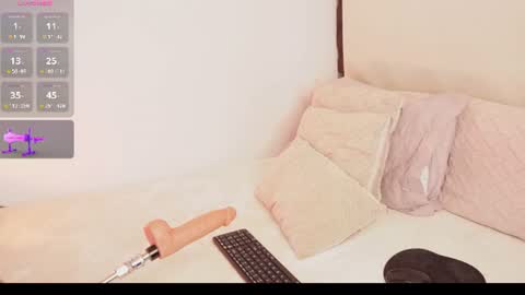 Snapshot of a__vanellopecute chatting on 07-19-26, 10:19 Alexandra online show from 07-19-26, 10:19