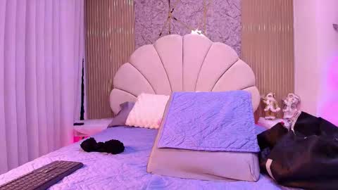 Snapshot of a_aisha chatting on 01-09-26, 11:57 Aisha online show from 01-09-26, 11:57