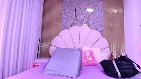 Snapshot of a_aisha chatting on 01-10-26, 11:56 Aisha online show from 01-10-26, 11:56