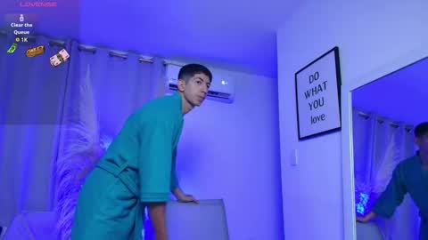 Snapshot of aa_xel chatting on 09-26-25, 01:42 Axel online show from 09-26-25, 01:42